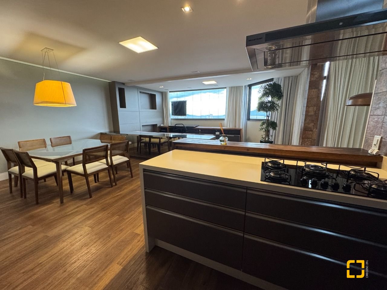 Apartamento com 225m², 2 quartos (sendo 2 suítes), 2 garagens, no bairro Kobrasol em São José