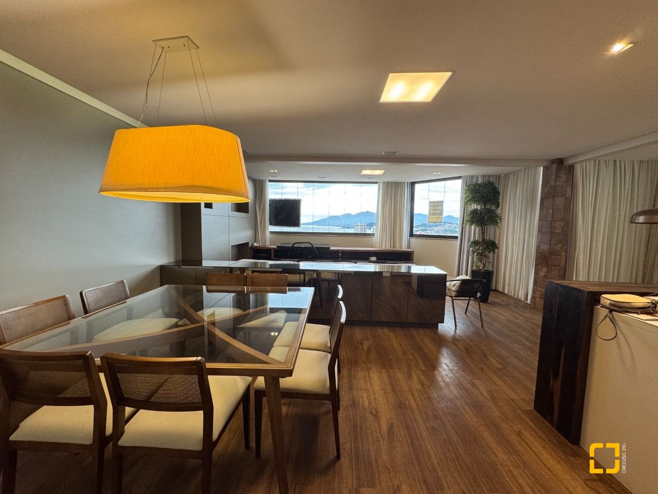 Apartamento com 225m², 2 quartos (sendo 2 suítes), 2 garagens, no bairro Kobrasol em São José