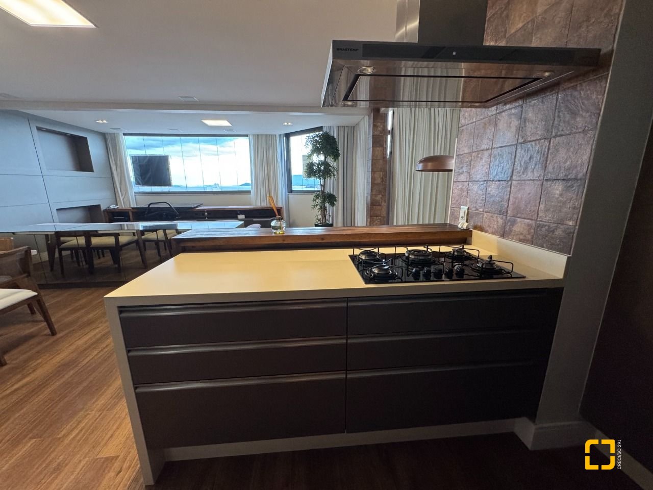 Apartamento com 225m², 2 quartos (sendo 2 suítes), 2 garagens, no bairro Kobrasol em São José