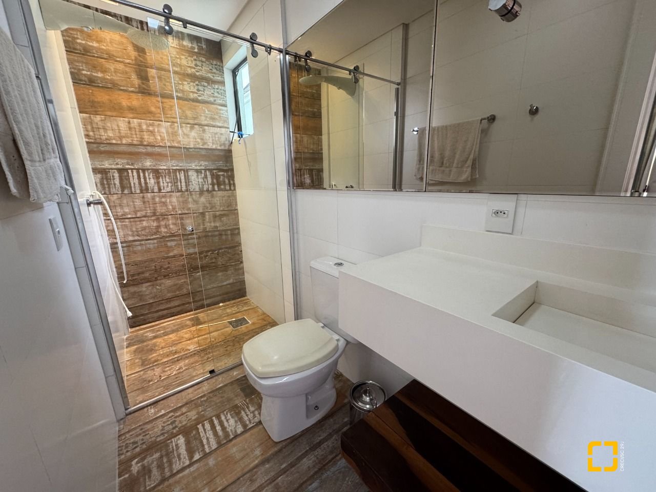 Apartamento com 225m², 2 quartos (sendo 2 suítes), 2 garagens, no bairro Kobrasol em São José