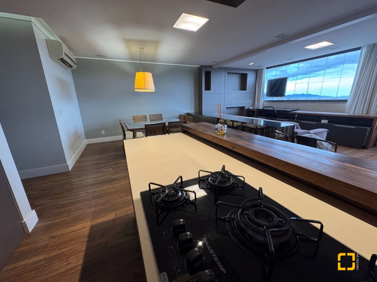 Apartamento com 225m², 2 quartos (sendo 2 suítes), 2 garagens, no bairro Kobrasol em São José