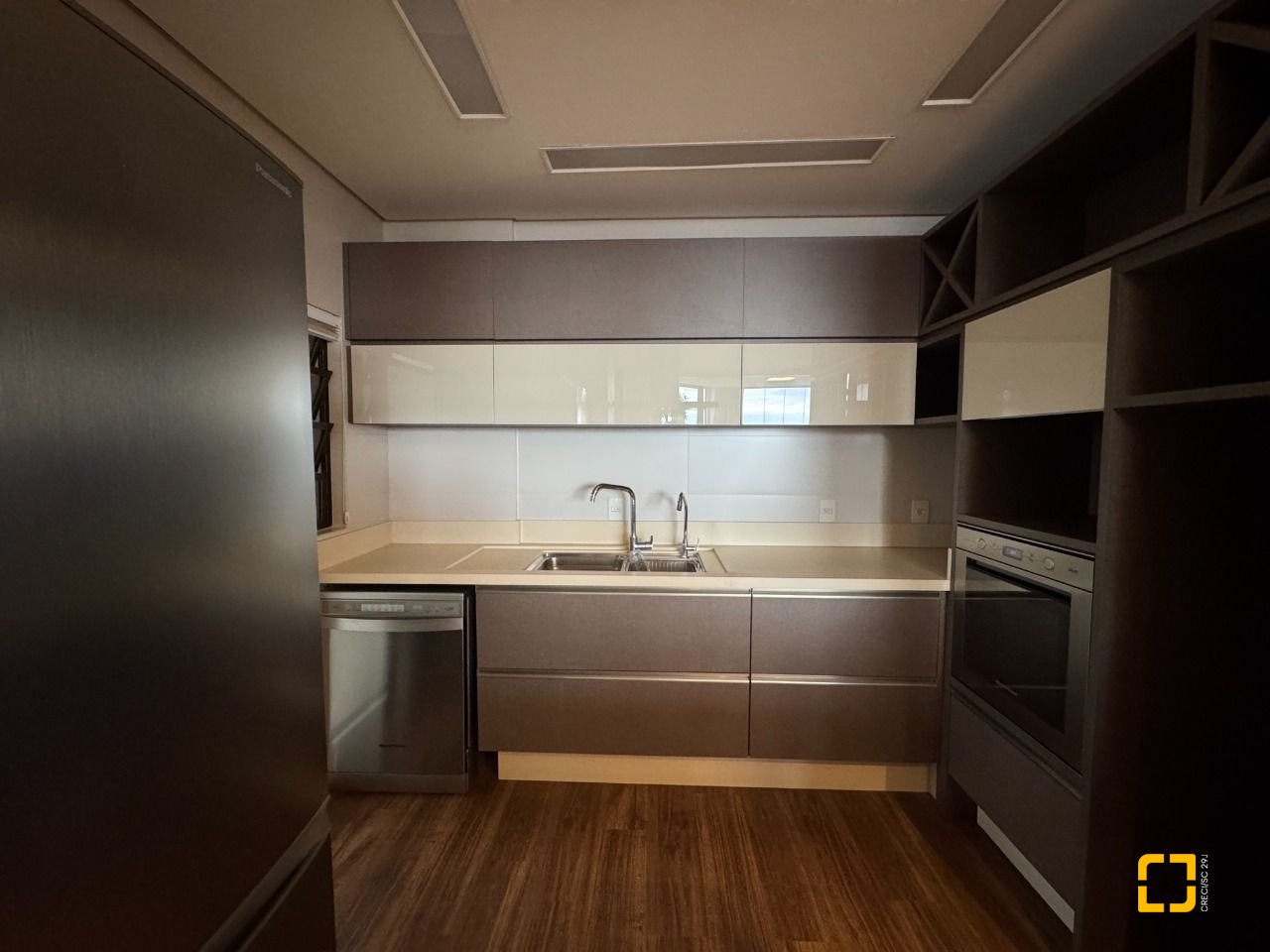 Apartamento com 225m², 2 quartos (sendo 2 suítes), 2 garagens, no bairro Kobrasol em São José