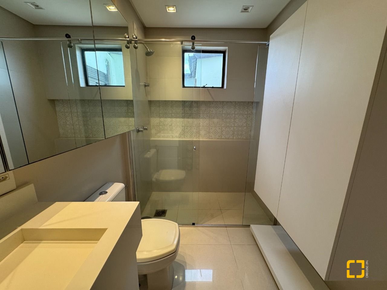 Apartamento com 225m², 2 quartos (sendo 2 suítes), 2 garagens, no bairro Kobrasol em São José