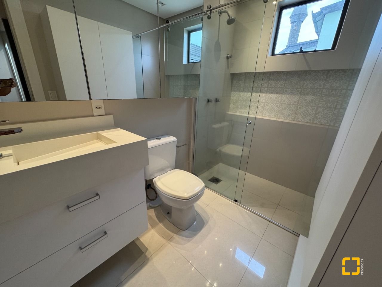 Apartamento com 225m², 2 quartos (sendo 2 suítes), 2 garagens, no bairro Kobrasol em São José