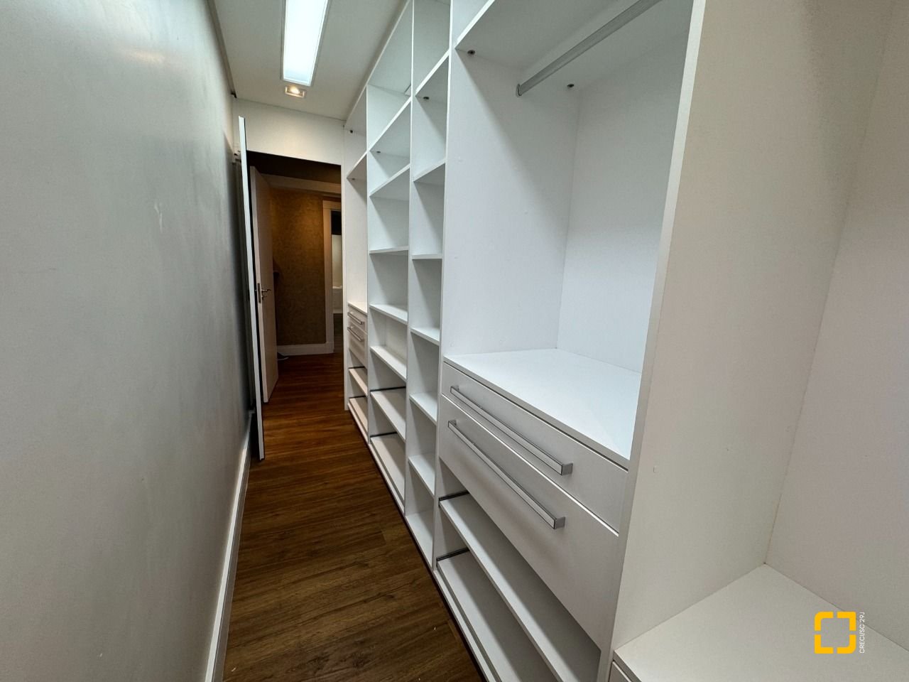 Apartamento com 225m², 2 quartos (sendo 2 suítes), 2 garagens, no bairro Kobrasol em São José