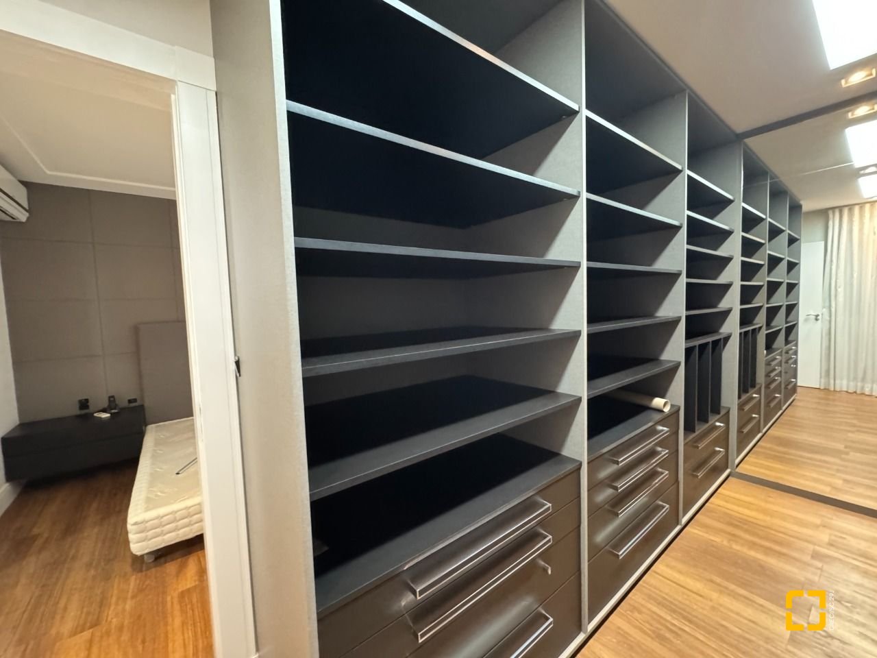 Apartamento com 225m², 2 quartos (sendo 2 suítes), 2 garagens, no bairro Kobrasol em São José