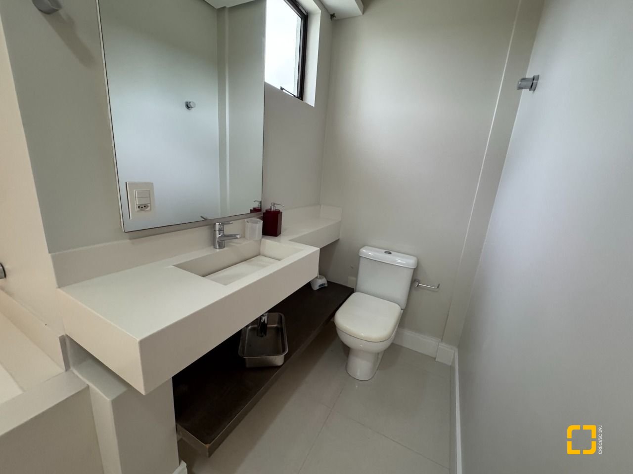 Apartamento com 225m², 2 quartos (sendo 2 suítes), 2 garagens, no bairro Kobrasol em São José