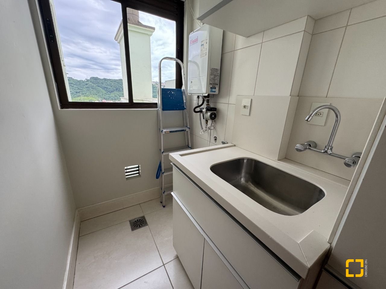 Apartamento com 225m², 2 quartos (sendo 2 suítes), 2 garagens, no bairro Kobrasol em São José