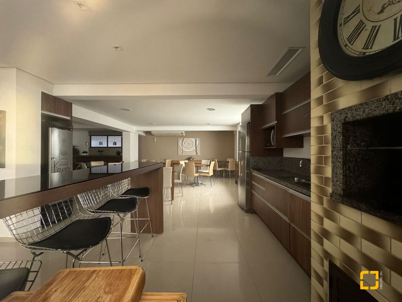 Apartamento com 225m², 2 quartos (sendo 2 suítes), 2 garagens, no bairro Kobrasol em São José