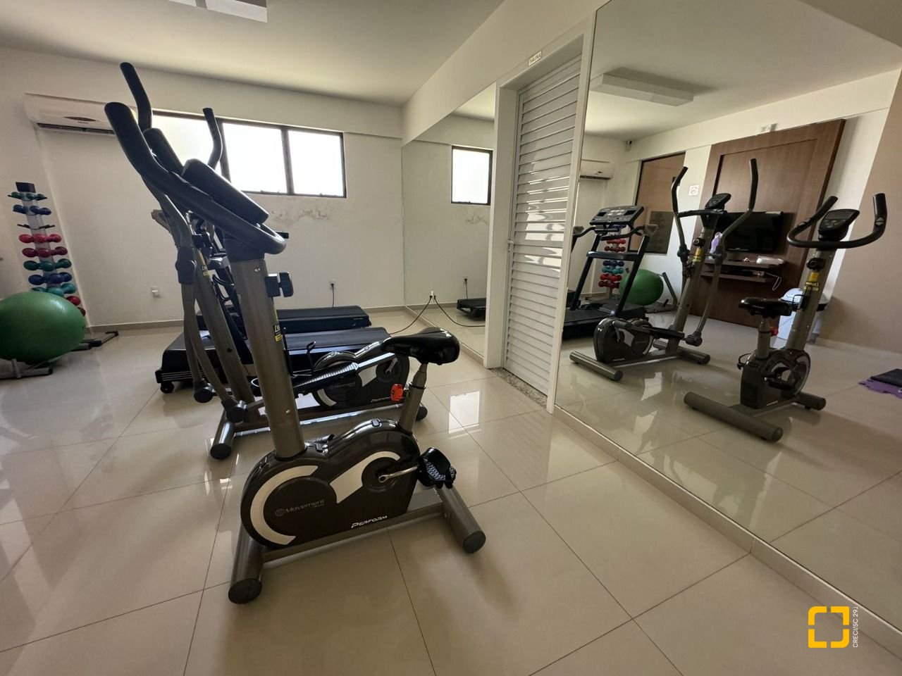 Apartamento com 225m², 2 quartos (sendo 2 suítes), 2 garagens, no bairro Kobrasol em São José
