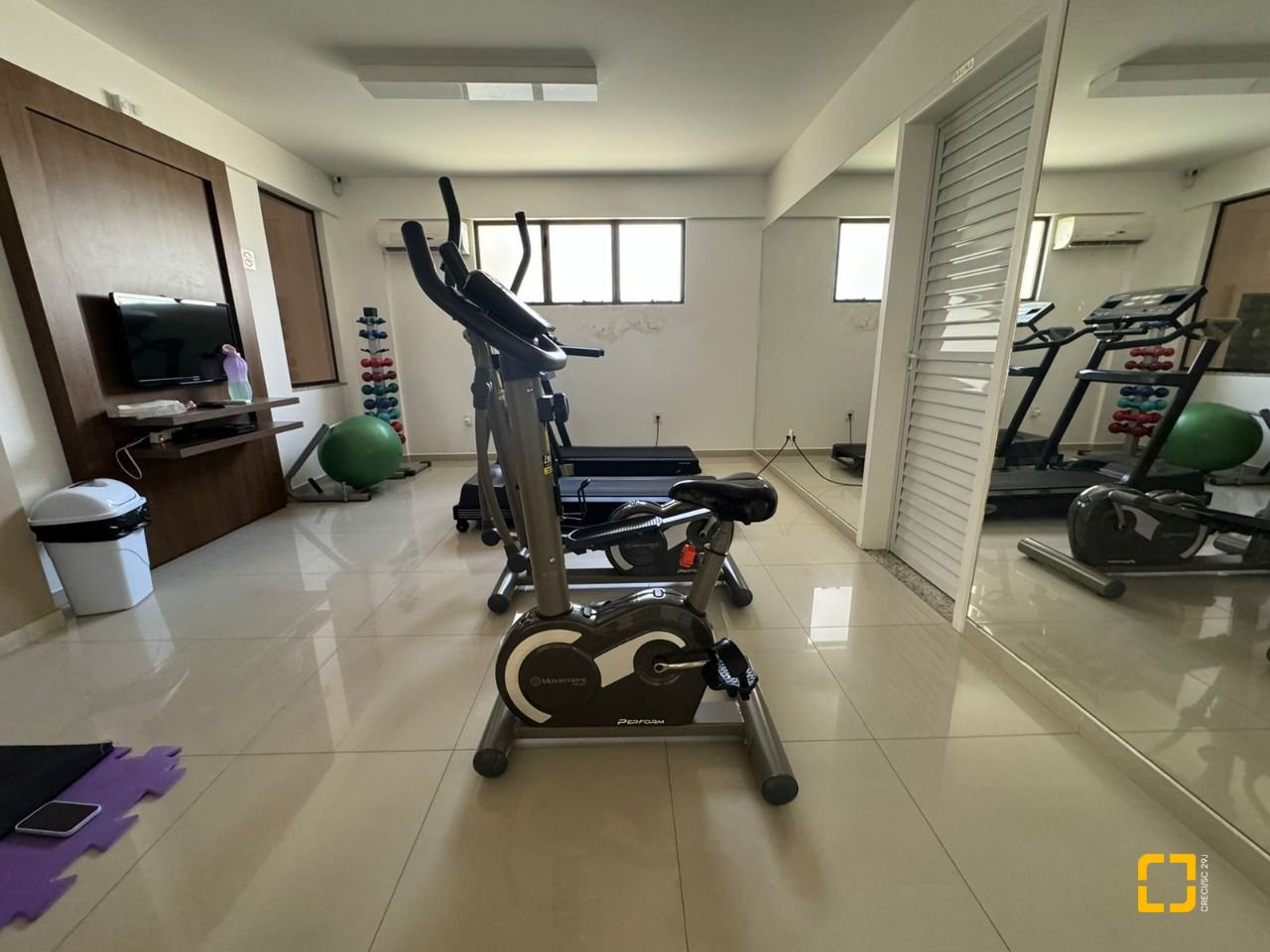 Apartamento com 225m², 2 quartos (sendo 2 suítes), 2 garagens, no bairro Kobrasol em São José
