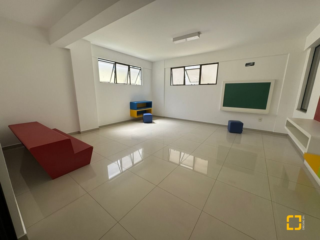Apartamento com 225m², 2 quartos (sendo 2 suítes), 2 garagens, no bairro Kobrasol em São José