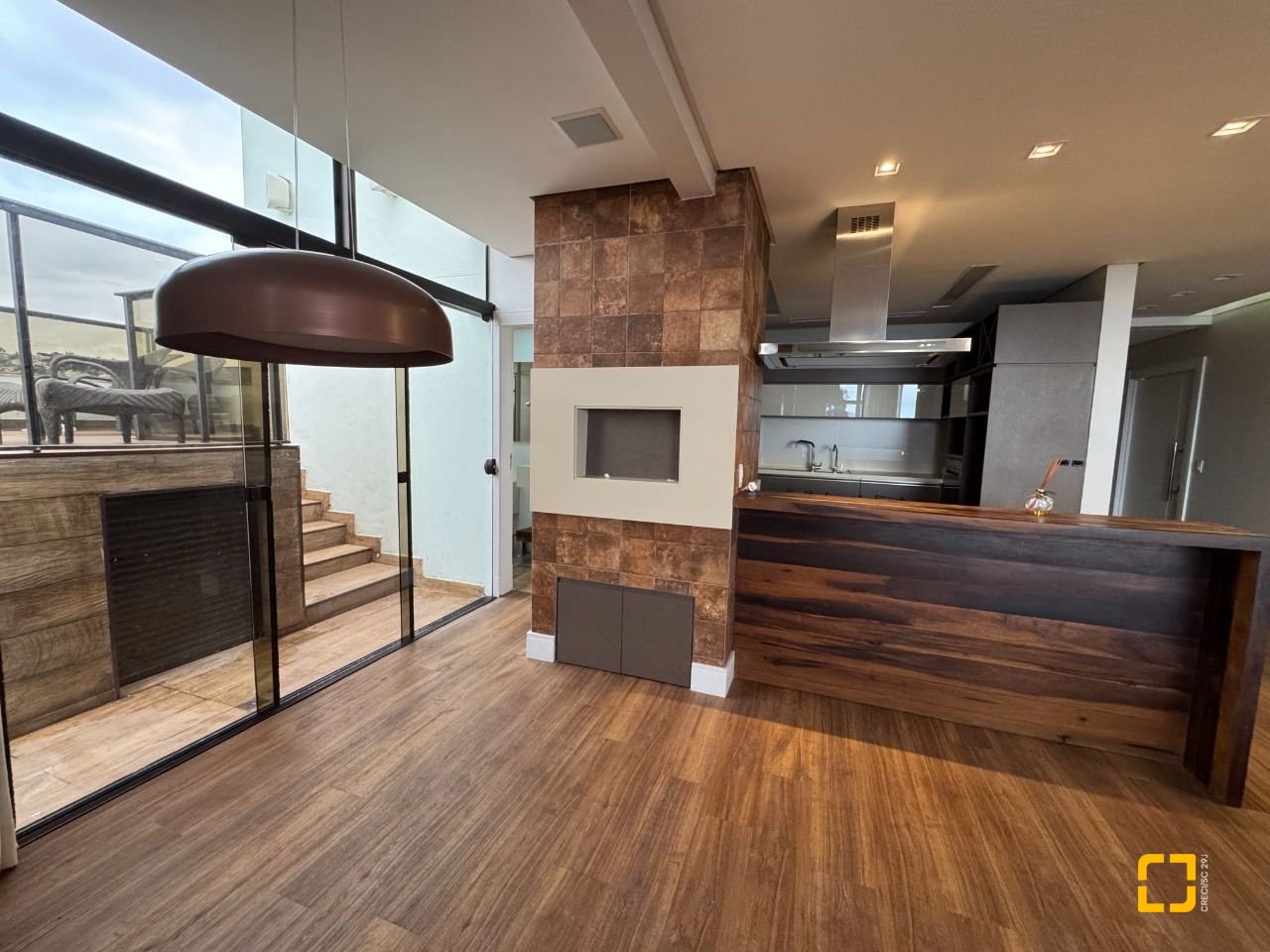 Apartamento com 225m², 2 quartos (sendo 2 suítes), 2 garagens, no bairro Kobrasol em São José