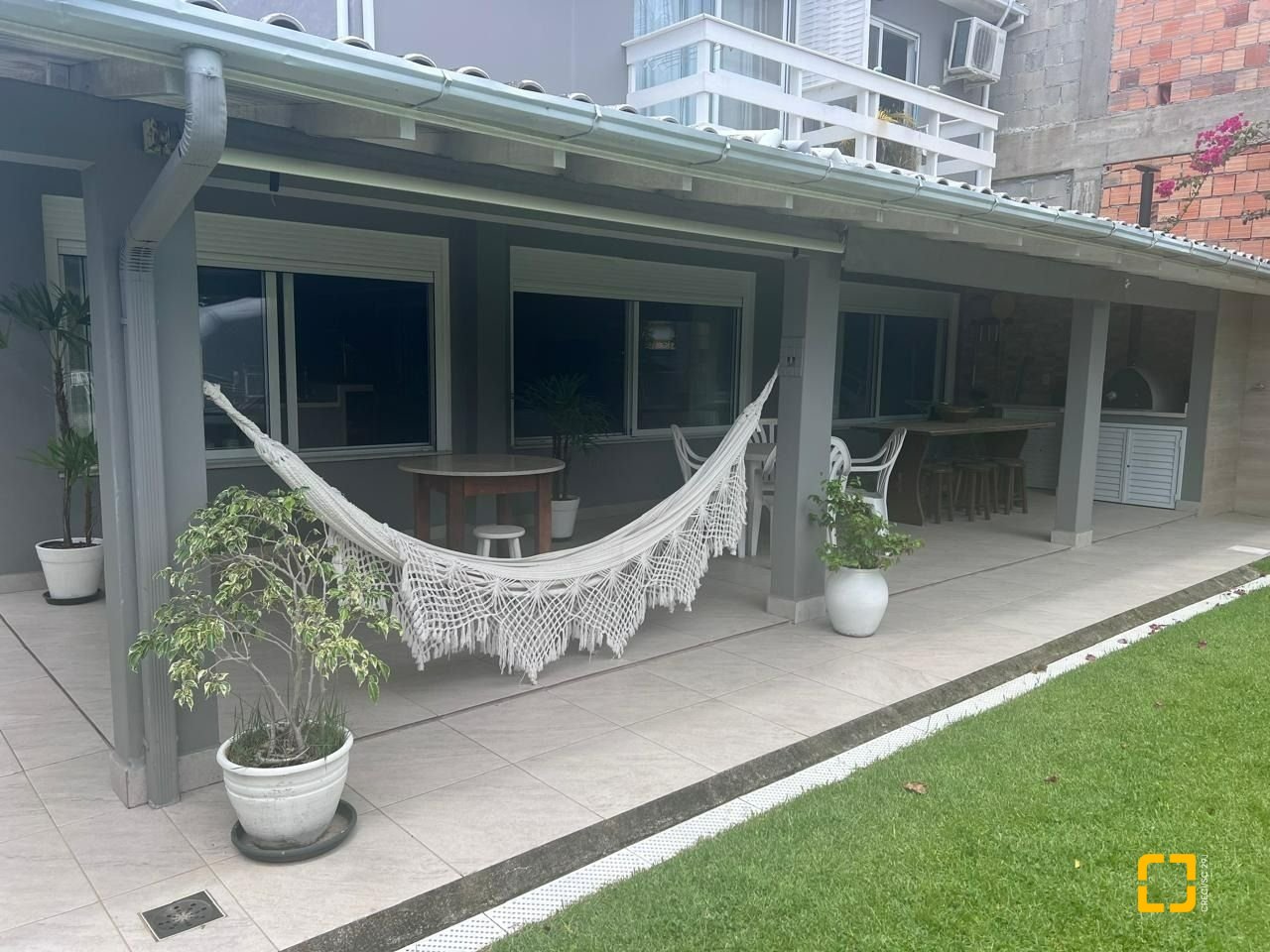 Casa com 152m², 3 quartos (sendo 1 suíte), 2 garagens, no bairro Cachoeira do Bom Jesus em Florianópolis