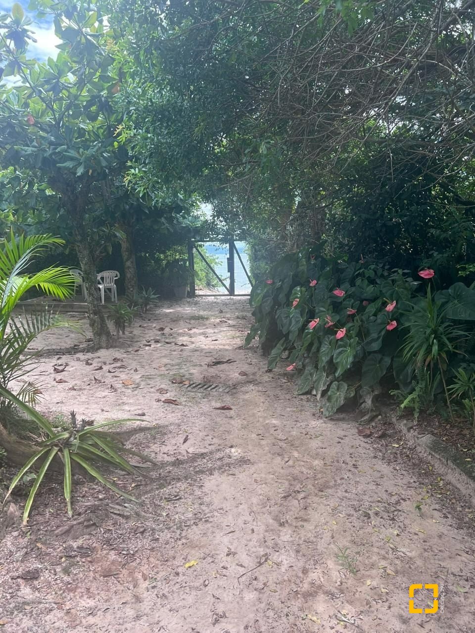 Casa com 152m², 3 quartos (sendo 1 suíte), 2 garagens, no bairro Cachoeira do Bom Jesus em Florianópolis