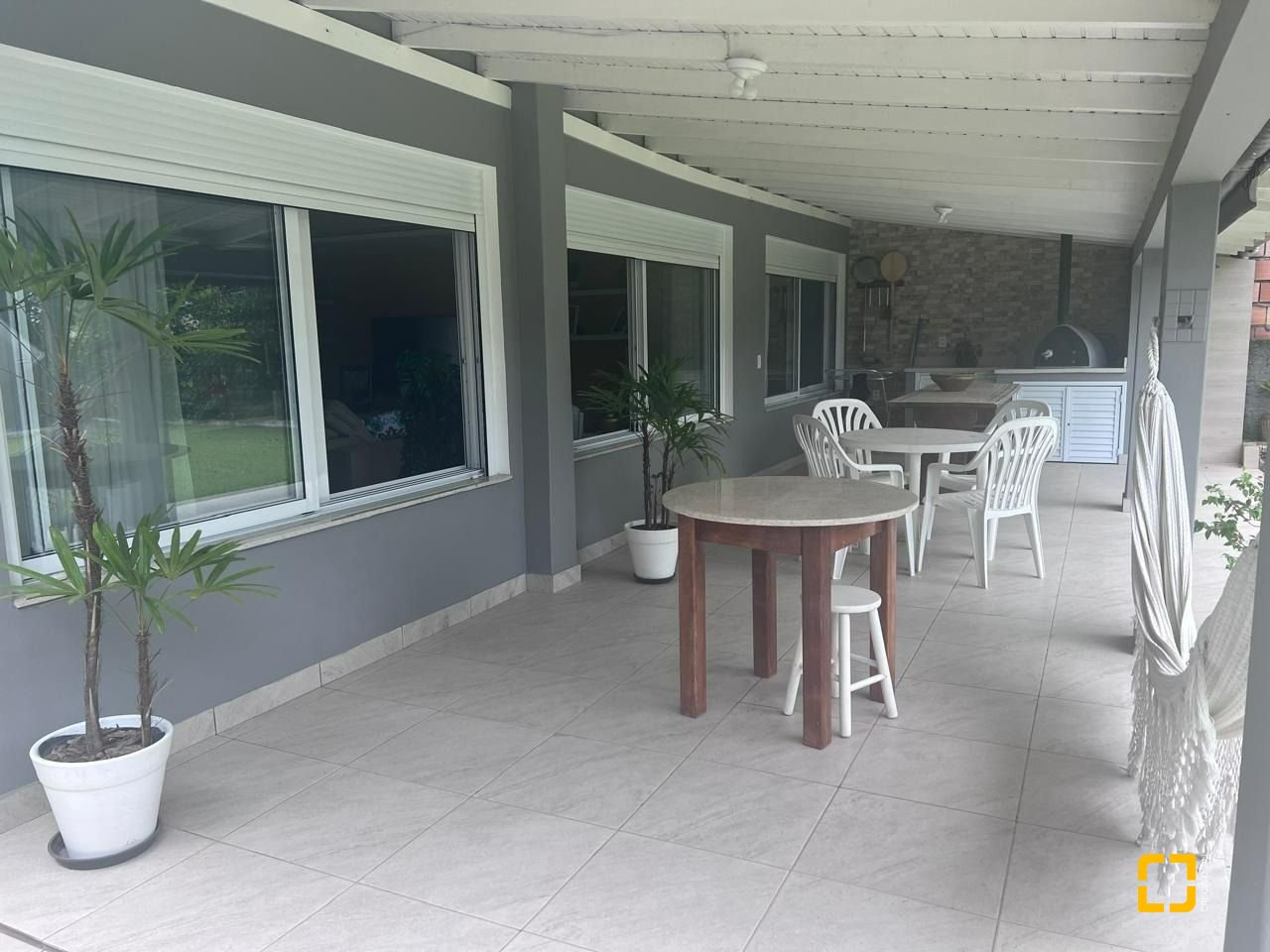 Casa com 152m², 3 quartos (sendo 1 suíte), 2 garagens, no bairro Cachoeira do Bom Jesus em Florianópolis