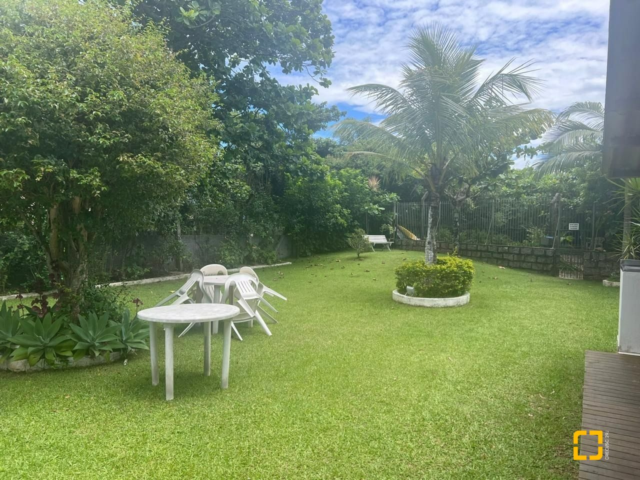 Casa com 152m², 3 quartos (sendo 1 suíte), 2 garagens, no bairro Cachoeira do Bom Jesus em Florianópolis