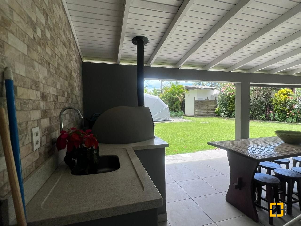 Casa com 152m², 3 quartos (sendo 1 suíte), 2 garagens, no bairro Cachoeira do Bom Jesus em Florianópolis
