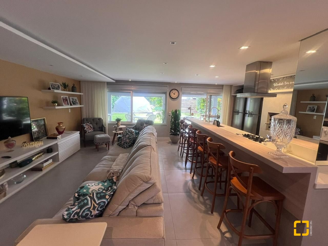 Casa com 152m², 3 quartos (sendo 1 suíte), 2 garagens, no bairro Cachoeira do Bom Jesus em Florianópolis
