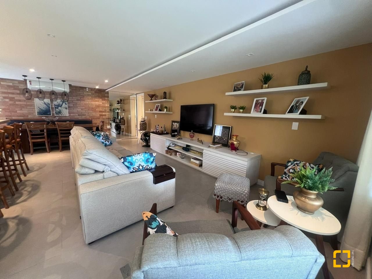 Casa com 152m², 3 quartos (sendo 1 suíte), 2 garagens, no bairro Cachoeira do Bom Jesus em Florianópolis