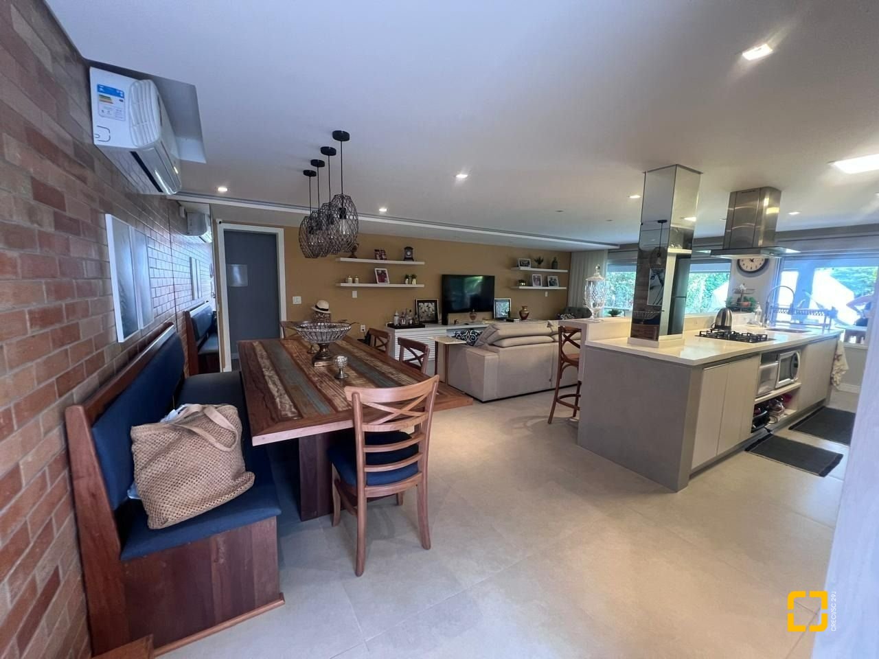 Casa com 152m², 3 quartos (sendo 1 suíte), 2 garagens, no bairro Cachoeira do Bom Jesus em Florianópolis