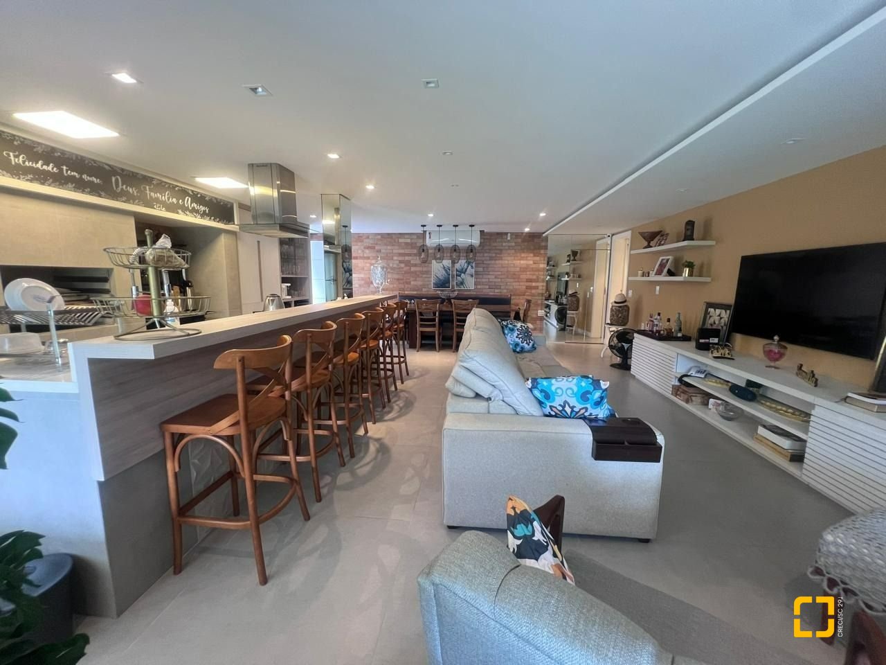 Casa com 152m², 3 quartos (sendo 1 suíte), 2 garagens, no bairro Cachoeira do Bom Jesus em Florianópolis