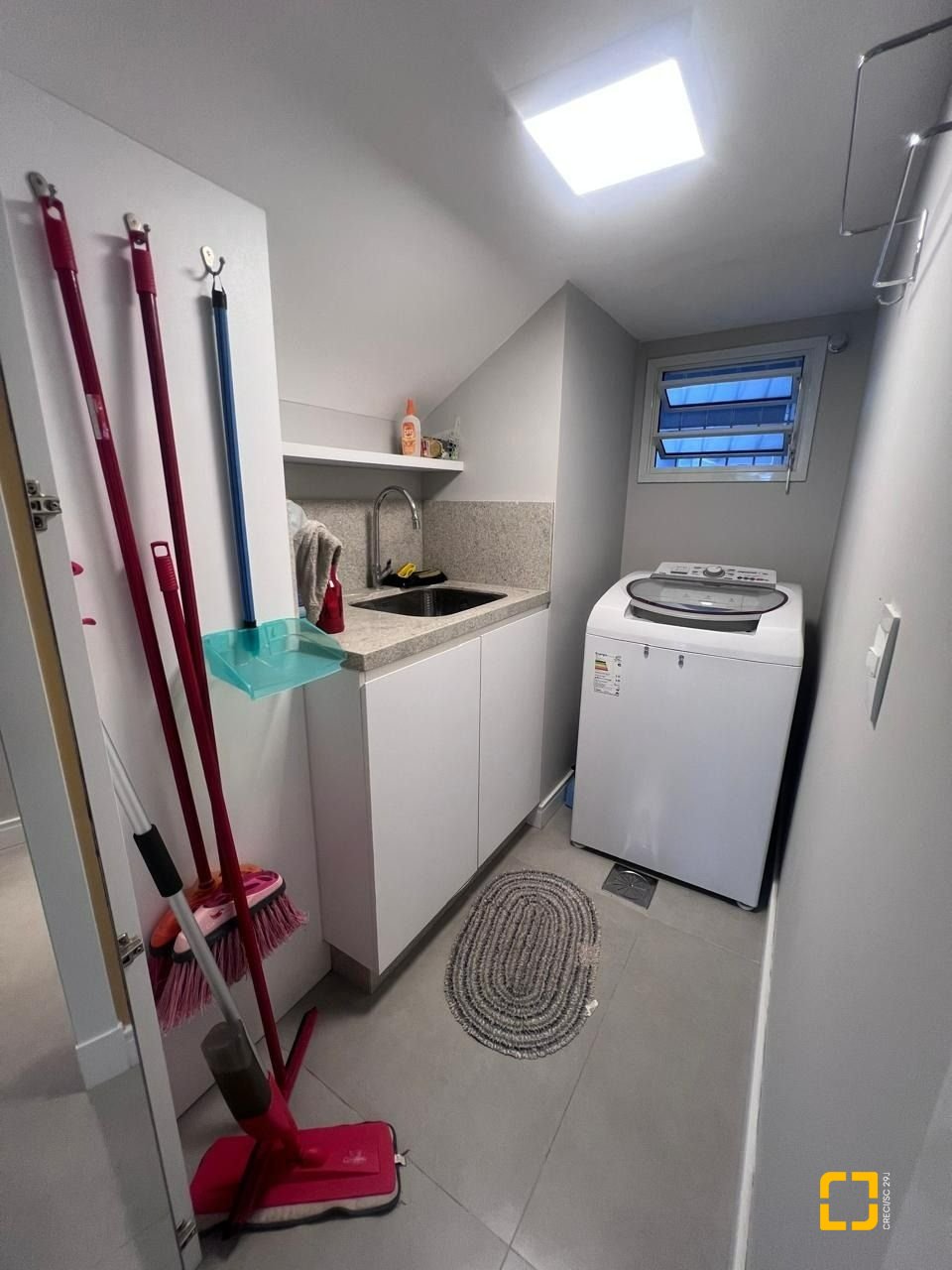 Casa com 152m², 3 quartos (sendo 1 suíte), 2 garagens, no bairro Cachoeira do Bom Jesus em Florianópolis