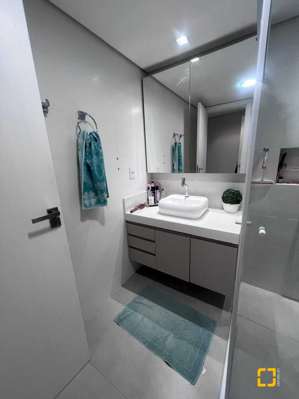 Casa com 152m², 3 quartos (sendo 1 suíte), 2 garagens, no bairro Cachoeira do Bom Jesus em Florianópolis
