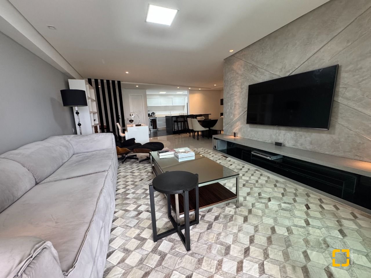 Apartamento com 162m², 4 quartos (sendo 2 suítes), 2 garagens, no bairro Agronômica em Florianópolis