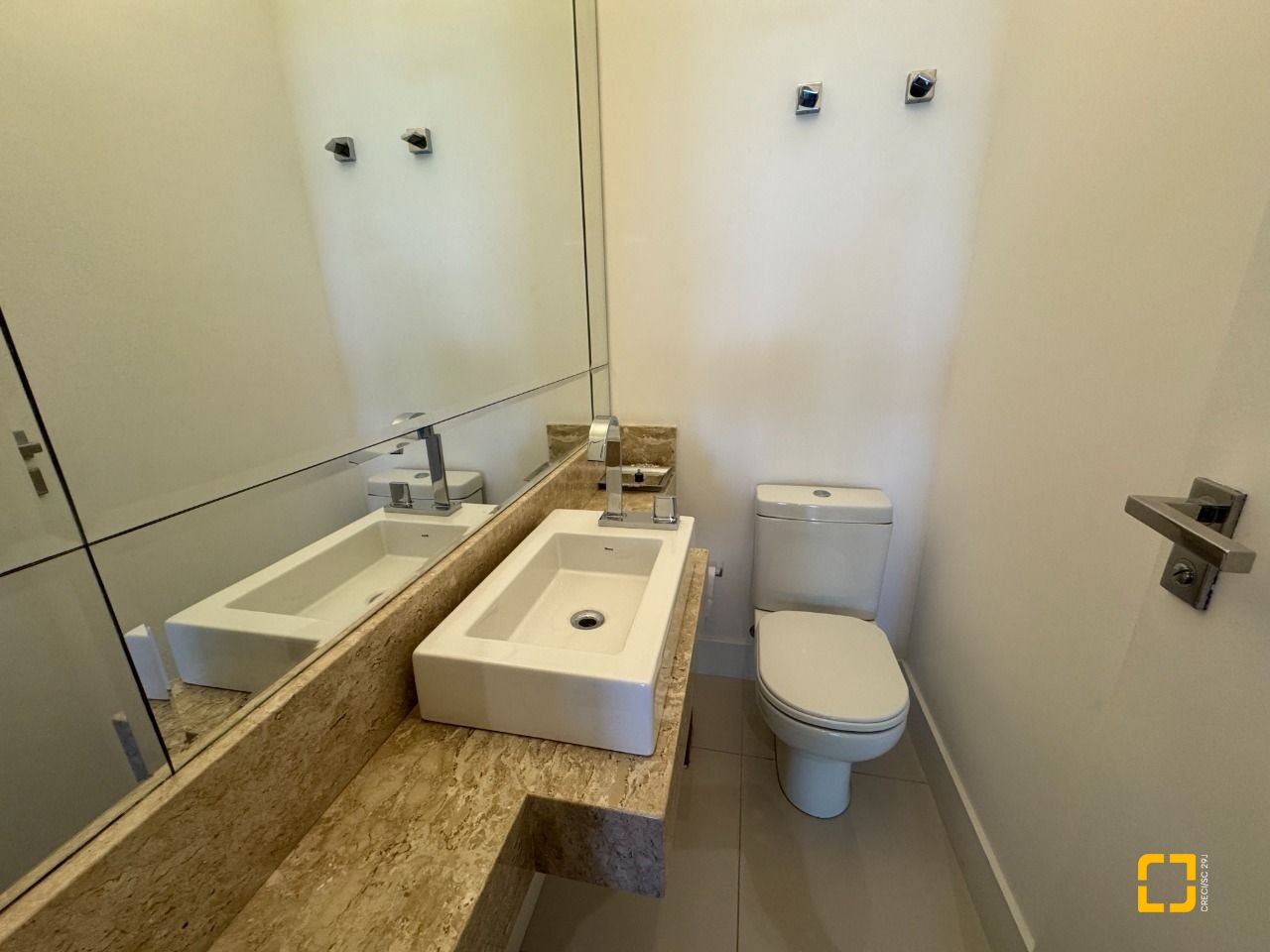 Apartamento com 162m², 4 quartos (sendo 2 suítes), 2 garagens, no bairro Agronômica em Florianópolis
