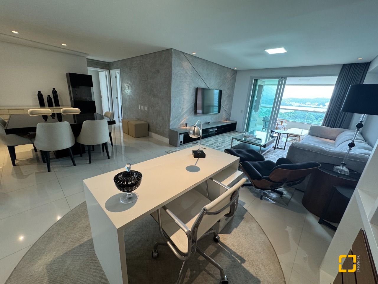Apartamento com 162m², 4 quartos (sendo 2 suítes), 2 garagens, no bairro Agronômica em Florianópolis