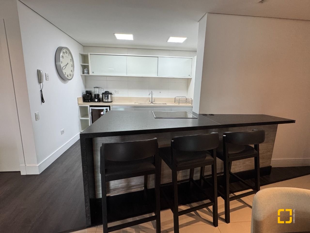 Apartamento com 162m², 4 quartos (sendo 2 suítes), 2 garagens, no bairro Agronômica em Florianópolis
