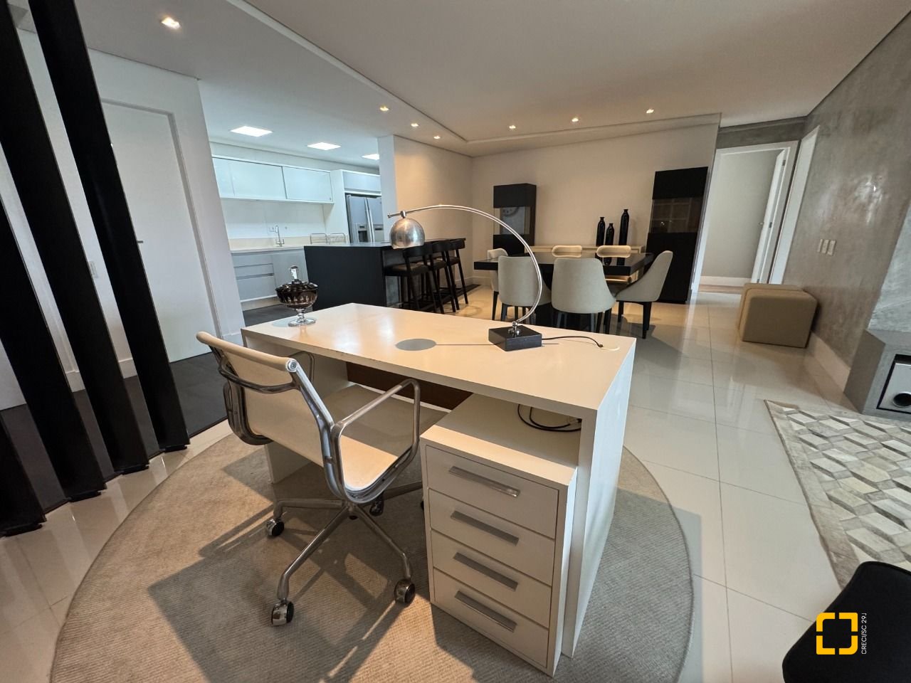 Apartamento com 162m², 4 quartos (sendo 2 suítes), 2 garagens, no bairro Agronômica em Florianópolis