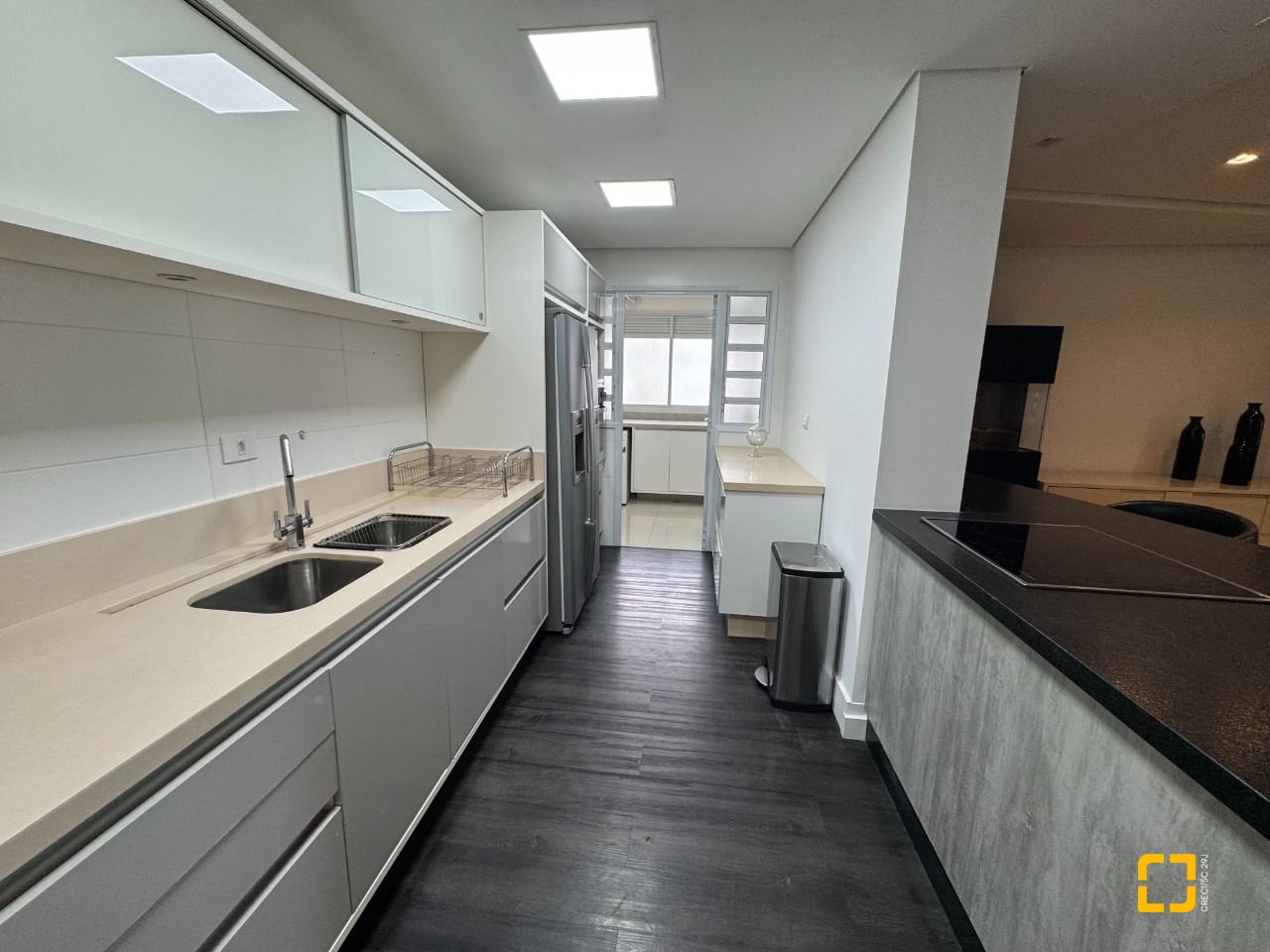 Apartamento com 162m², 4 quartos (sendo 2 suítes), 2 garagens, no bairro Agronômica em Florianópolis