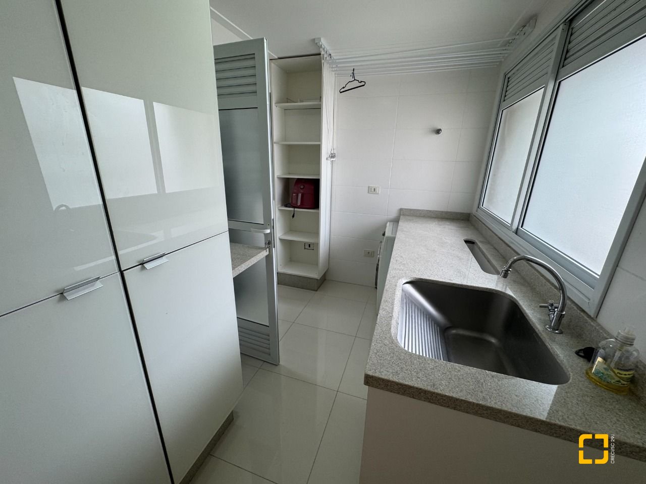 Apartamento com 162m², 4 quartos (sendo 2 suítes), 2 garagens, no bairro Agronômica em Florianópolis