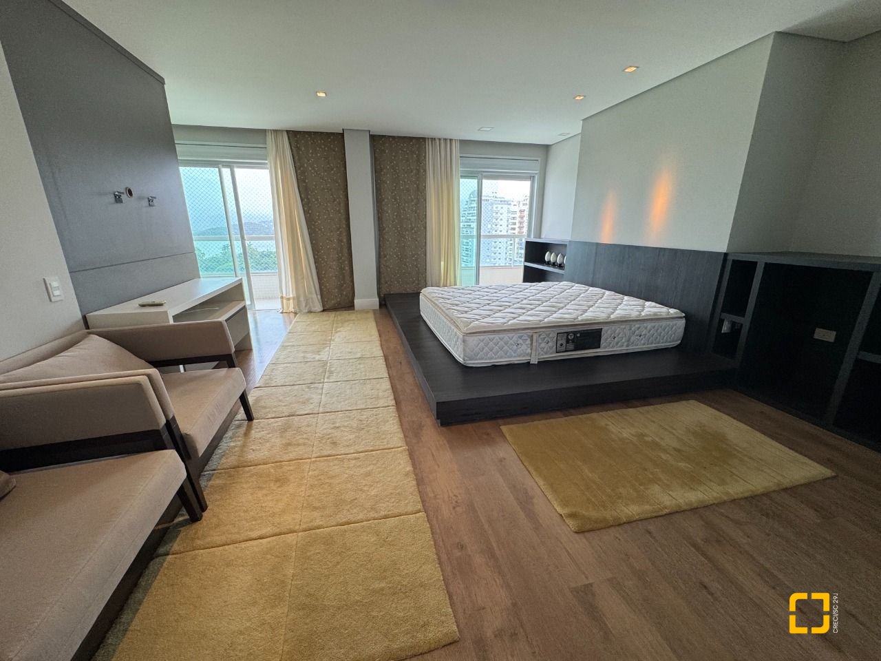 Apartamento com 162m², 4 quartos (sendo 2 suítes), 2 garagens, no bairro Agronômica em Florianópolis