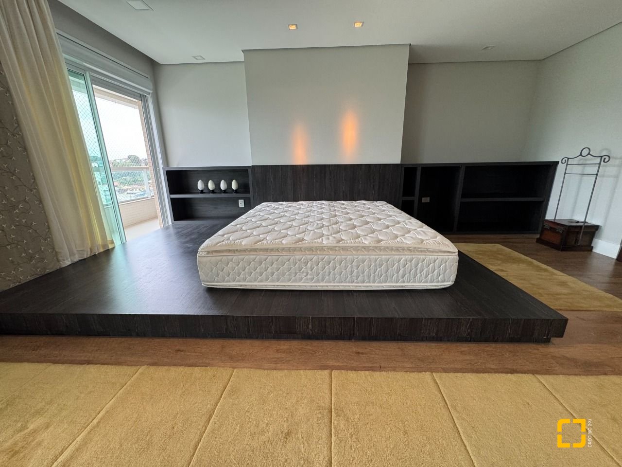 Apartamento com 162m², 4 quartos (sendo 2 suítes), 2 garagens, no bairro Agronômica em Florianópolis