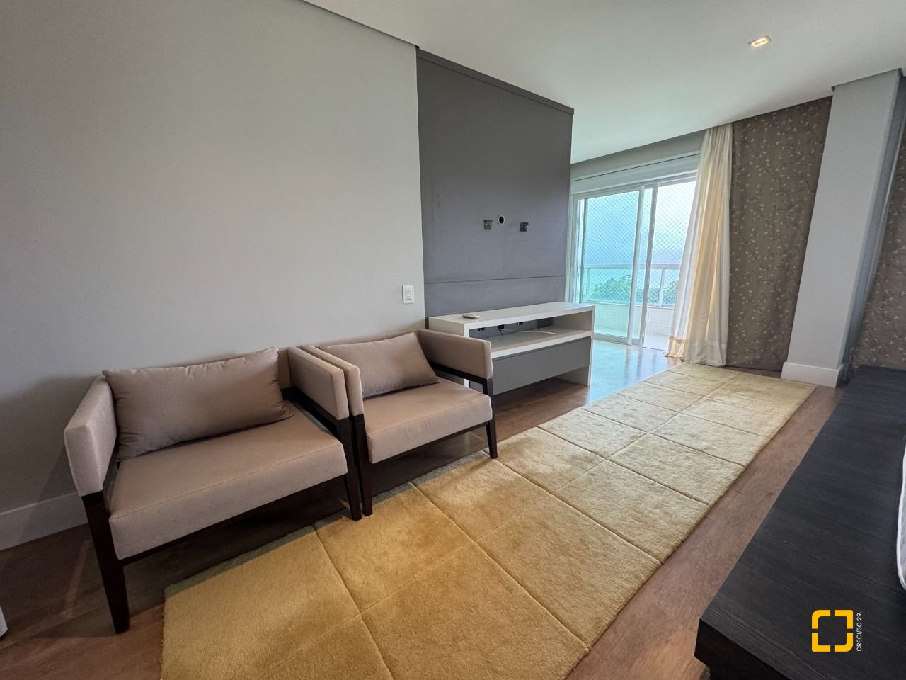 Apartamento com 162m², 4 quartos (sendo 2 suítes), 2 garagens, no bairro Agronômica em Florianópolis