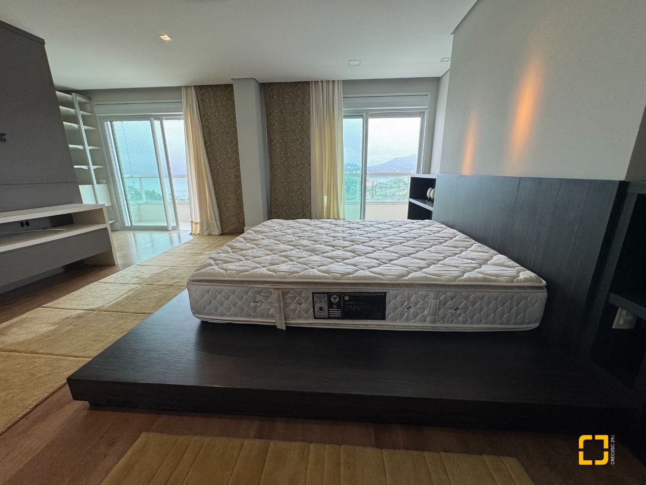 Apartamento com 162m², 4 quartos (sendo 2 suítes), 2 garagens, no bairro Agronômica em Florianópolis
