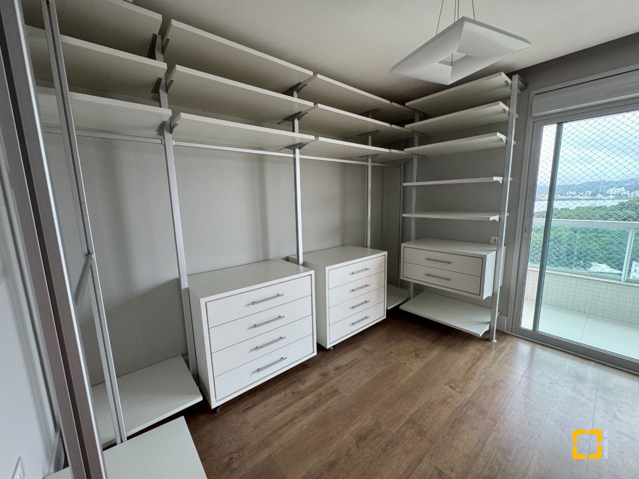 Apartamento com 162m², 4 quartos (sendo 2 suítes), 2 garagens, no bairro Agronômica em Florianópolis