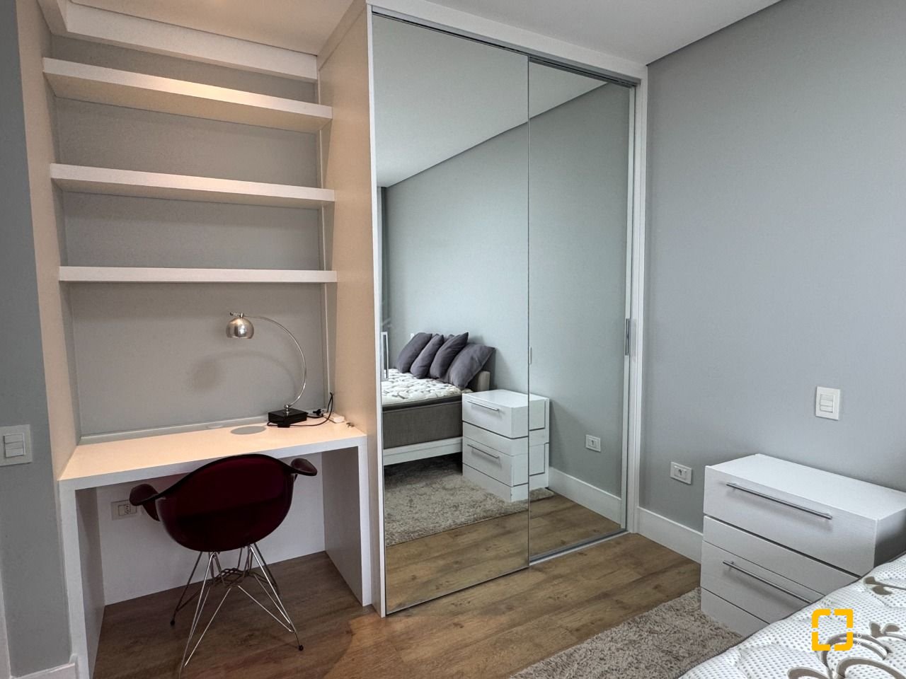 Apartamento com 162m², 4 quartos (sendo 2 suítes), 2 garagens, no bairro Agronômica em Florianópolis