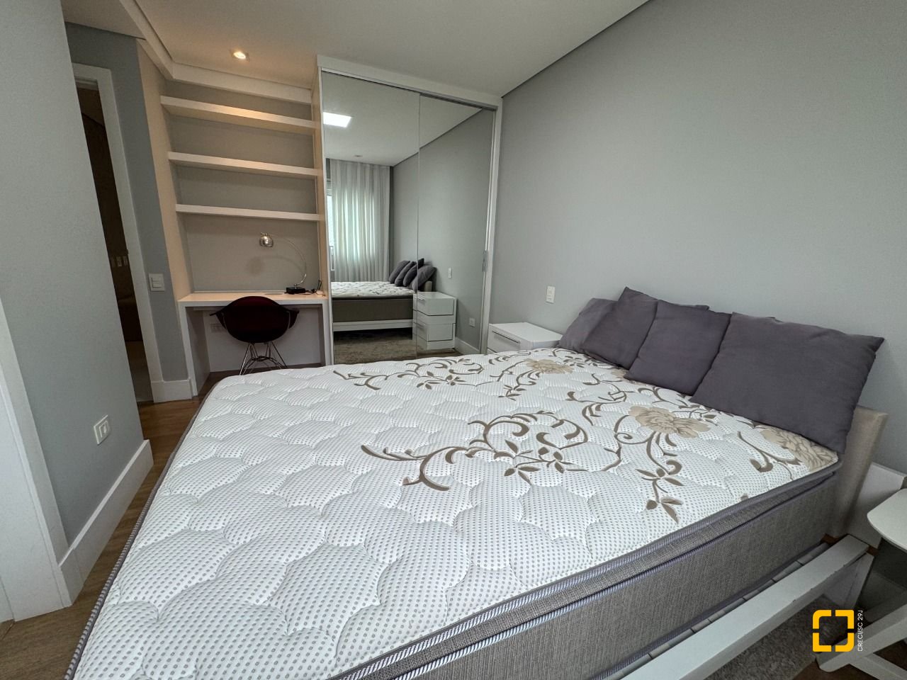 Apartamento com 162m², 4 quartos (sendo 2 suítes), 2 garagens, no bairro Agronômica em Florianópolis