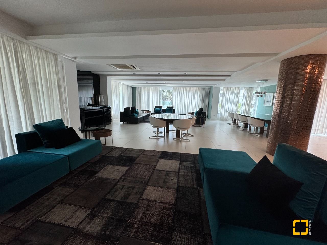 Apartamento com 162m², 4 quartos (sendo 2 suítes), 2 garagens, no bairro Agronômica em Florianópolis
