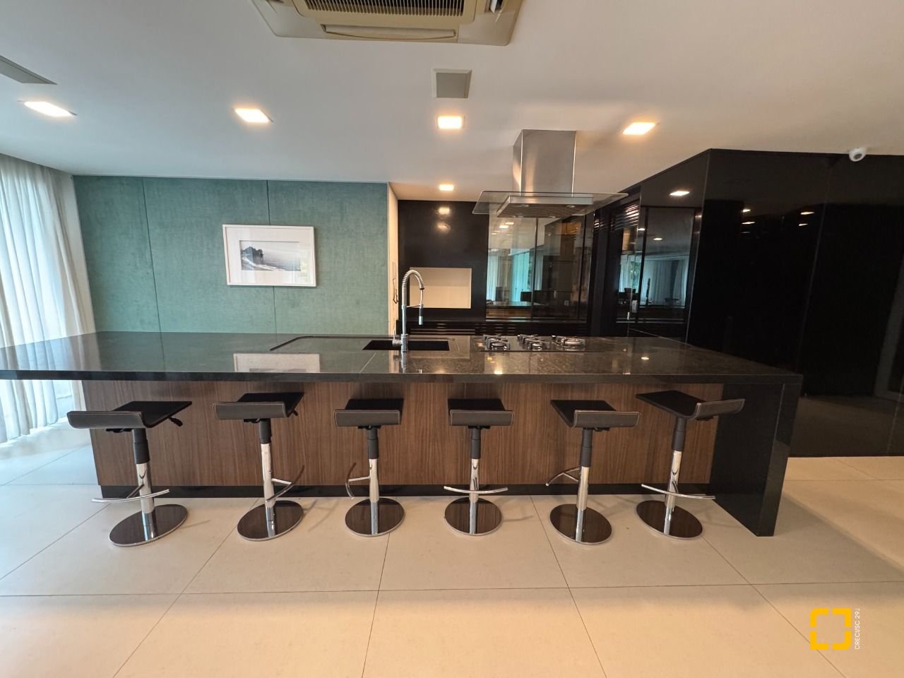 Apartamento com 162m², 4 quartos (sendo 2 suítes), 2 garagens, no bairro Agronômica em Florianópolis