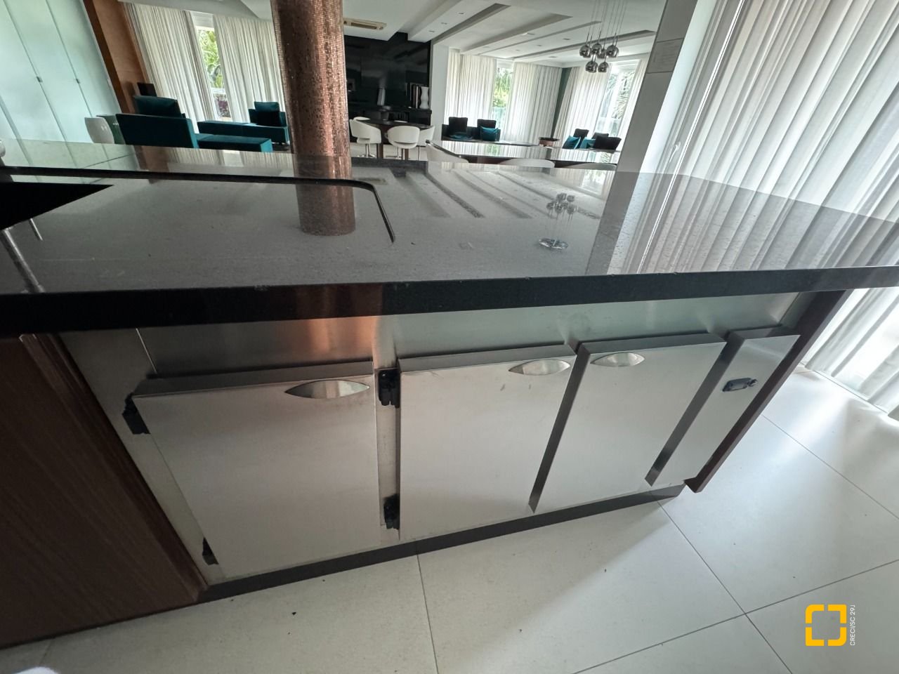 Apartamento com 162m², 4 quartos (sendo 2 suítes), 2 garagens, no bairro Agronômica em Florianópolis