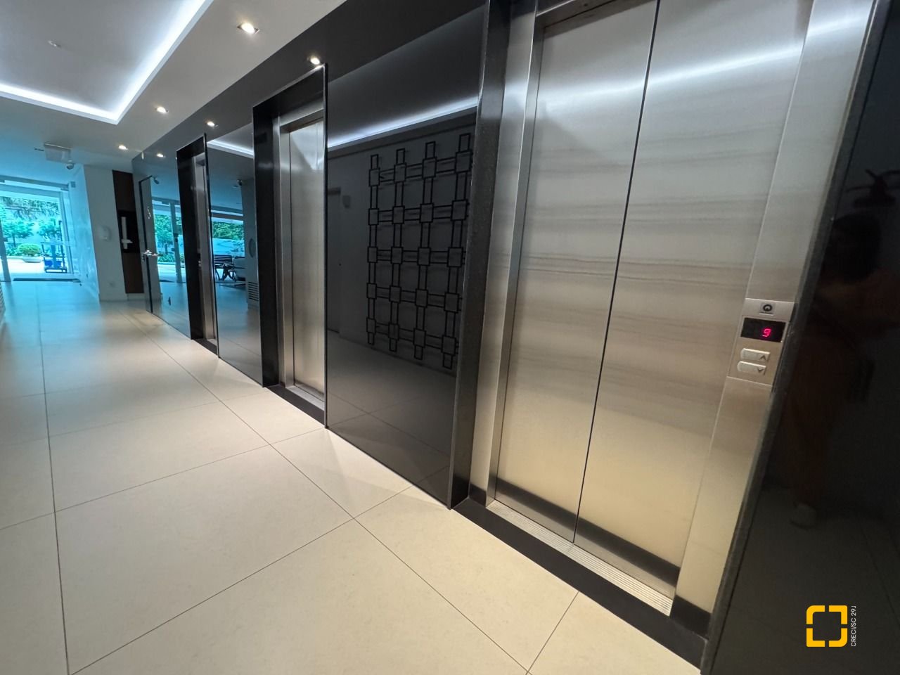 Apartamento com 162m², 4 quartos (sendo 2 suítes), 2 garagens, no bairro Agronômica em Florianópolis