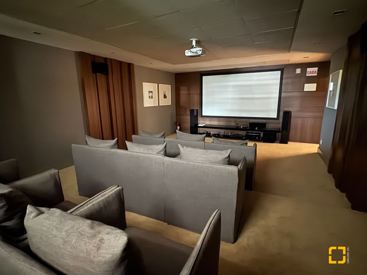 Apartamento com 162m², 4 quartos (sendo 2 suítes), 2 garagens, no bairro Agronômica em Florianópolis