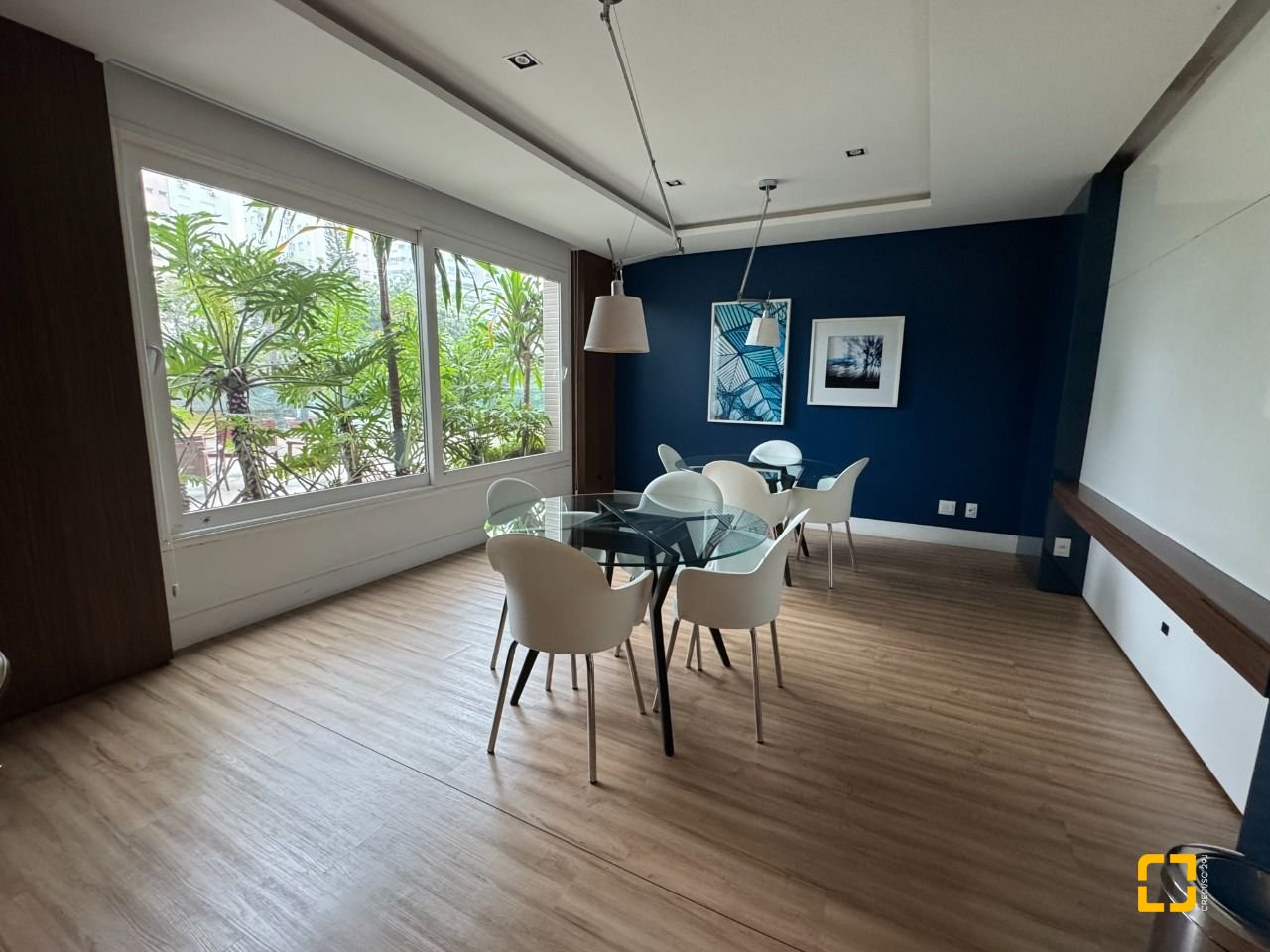 Apartamento com 162m², 4 quartos (sendo 2 suítes), 2 garagens, no bairro Agronômica em Florianópolis