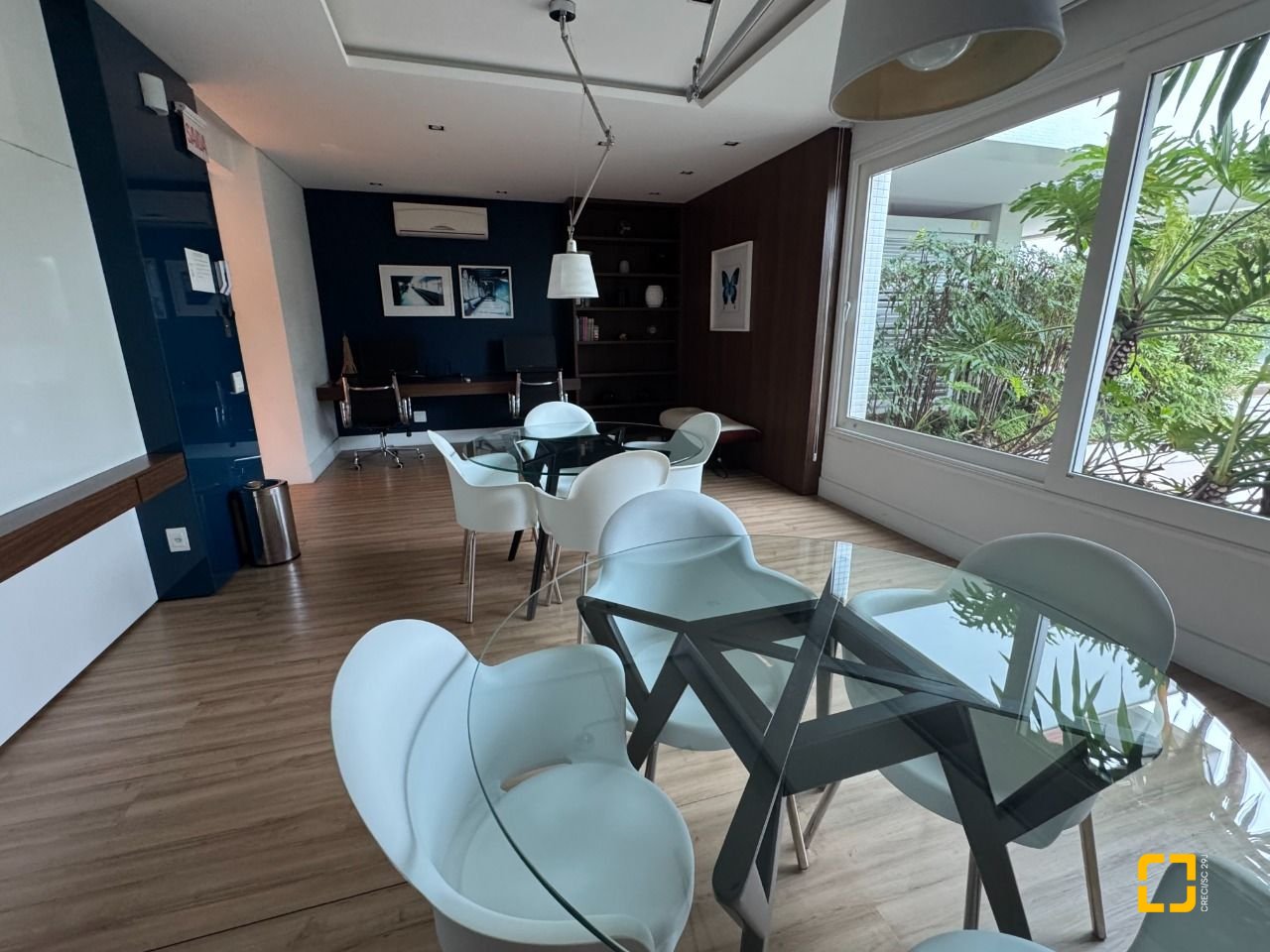 Apartamento com 162m², 4 quartos (sendo 2 suítes), 2 garagens, no bairro Agronômica em Florianópolis