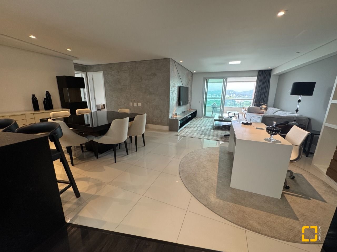 Apartamento com 162m², 2 quartos (sendo 2 suítes), 2 garagens, no bairro Agronômica em Florianópolis